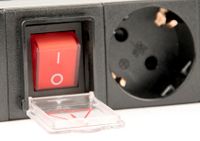 Модуль розподілу живлення у стійку 19", 1U, 16 A, 8 шт. євророзеток, 3 м кабель